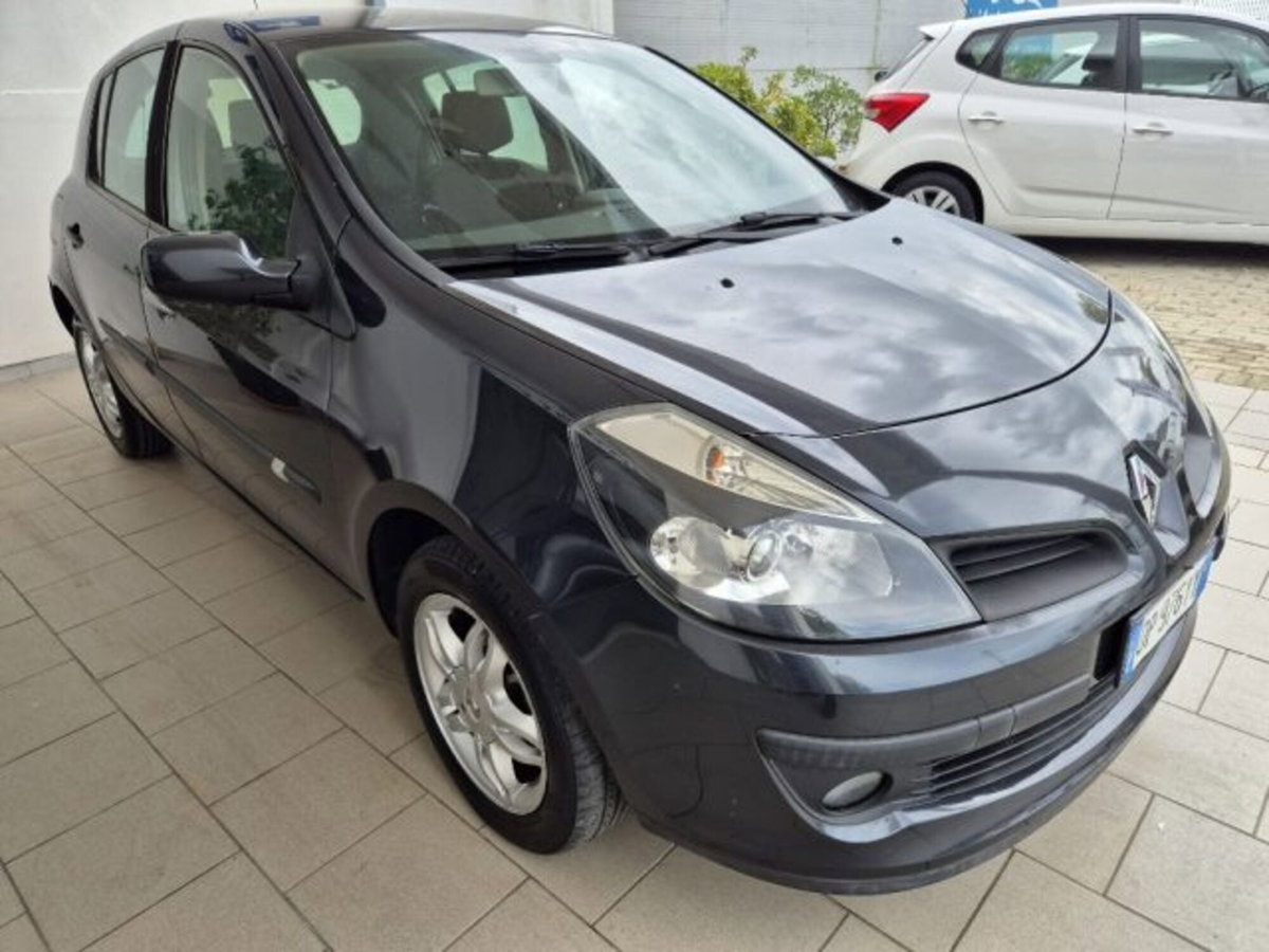 Renault Clio 1.5 dCi 85CV 5 porte (2)