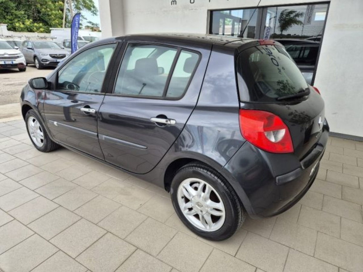 Renault Clio 1.5 dCi 85CV 5 porte (3)