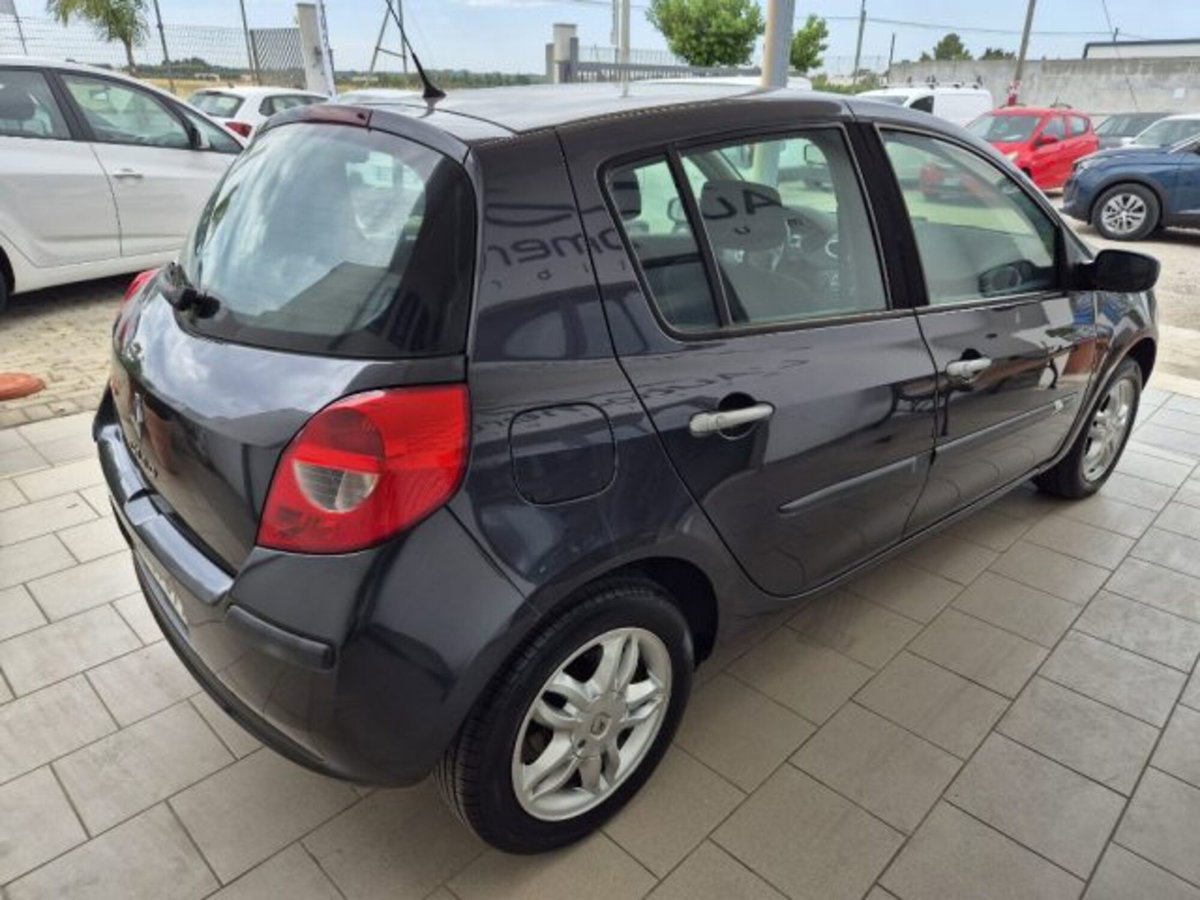 Renault Clio 1.5 dCi 85CV 5 porte (4)