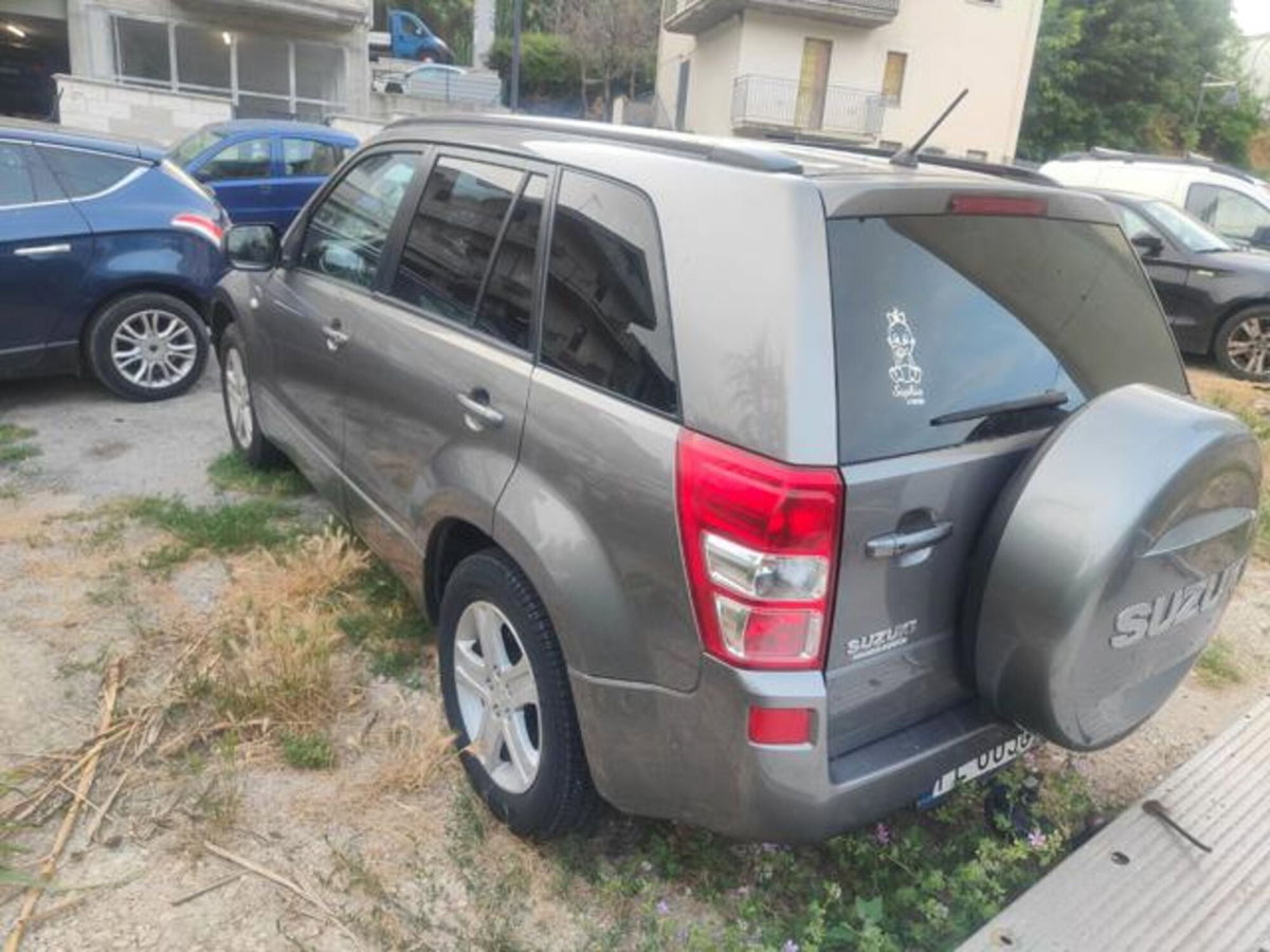 Suzuki Grand Vitara 1.9 DDiS 5 porte Executive (3)