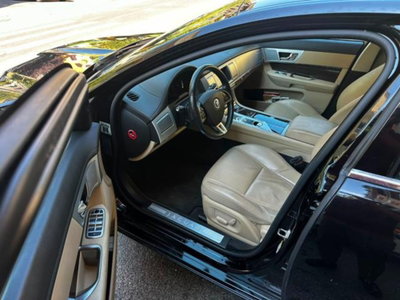 Jaguar XF 2.2 D 190 CV (2)