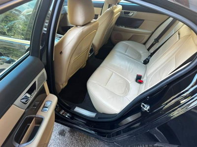 Jaguar XF 2.2 D 190 CV (3)