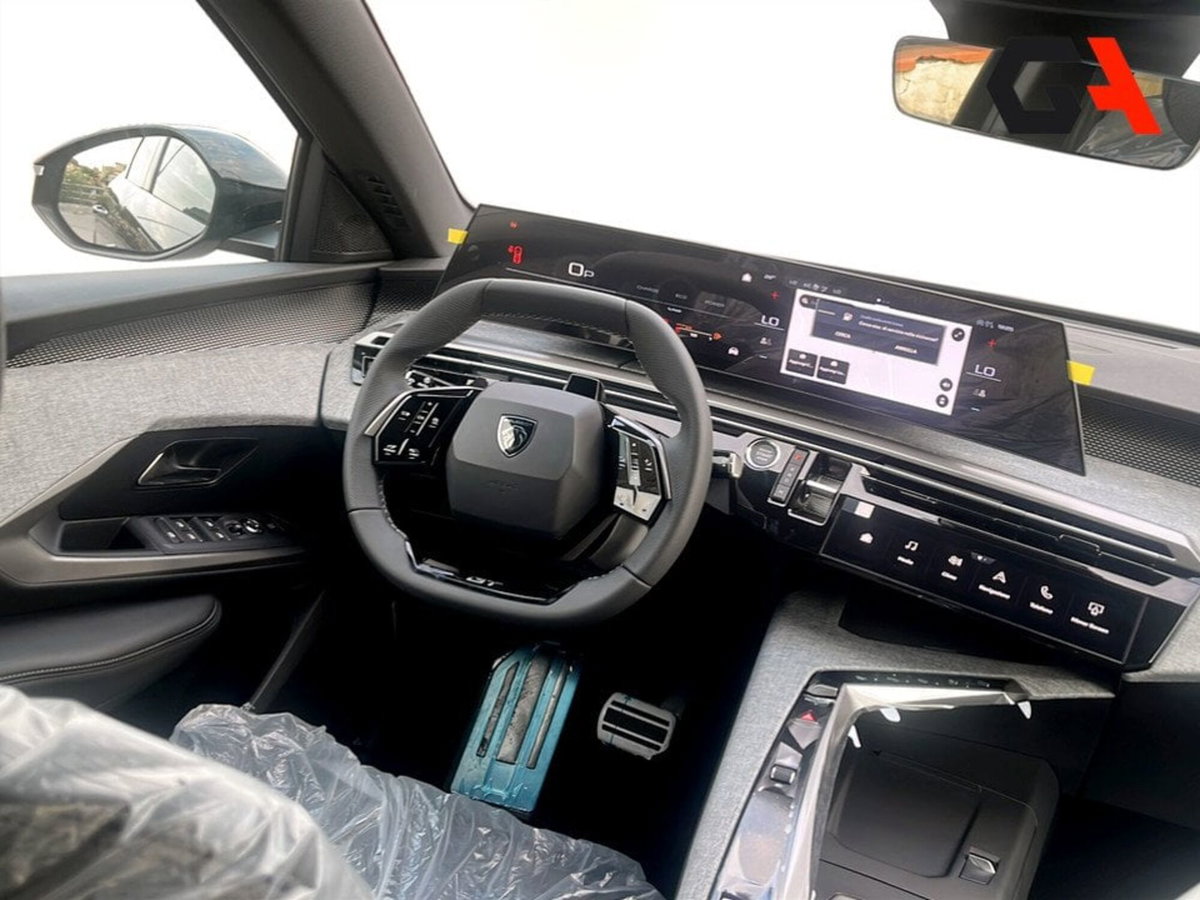 Peugeot 3008 1.2 hybrid GT Exclusive 145cv e-dcs6 (16)