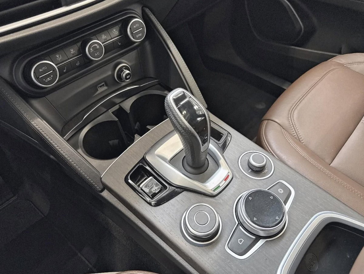 Alfa Romeo Stelvio Stelvio 2.2 Turbodiesel 210 CV AT8 Q4 Ti (10)