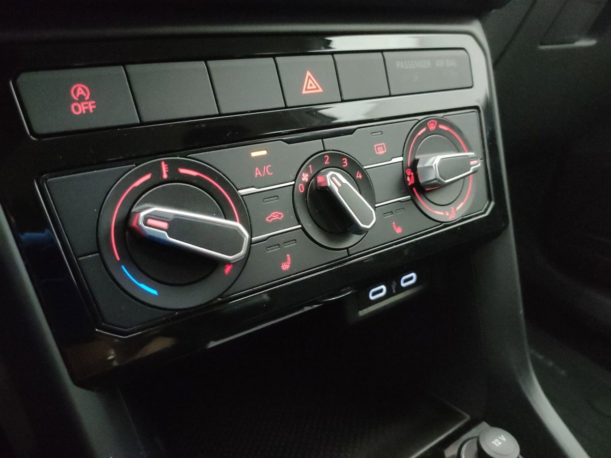 Volkswagen T-Cross 1.0 TSI Urban BMT (17)