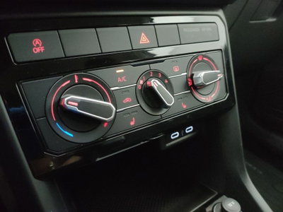 Volkswagen T-Cross 1.0 TSI Urban BMT (17)