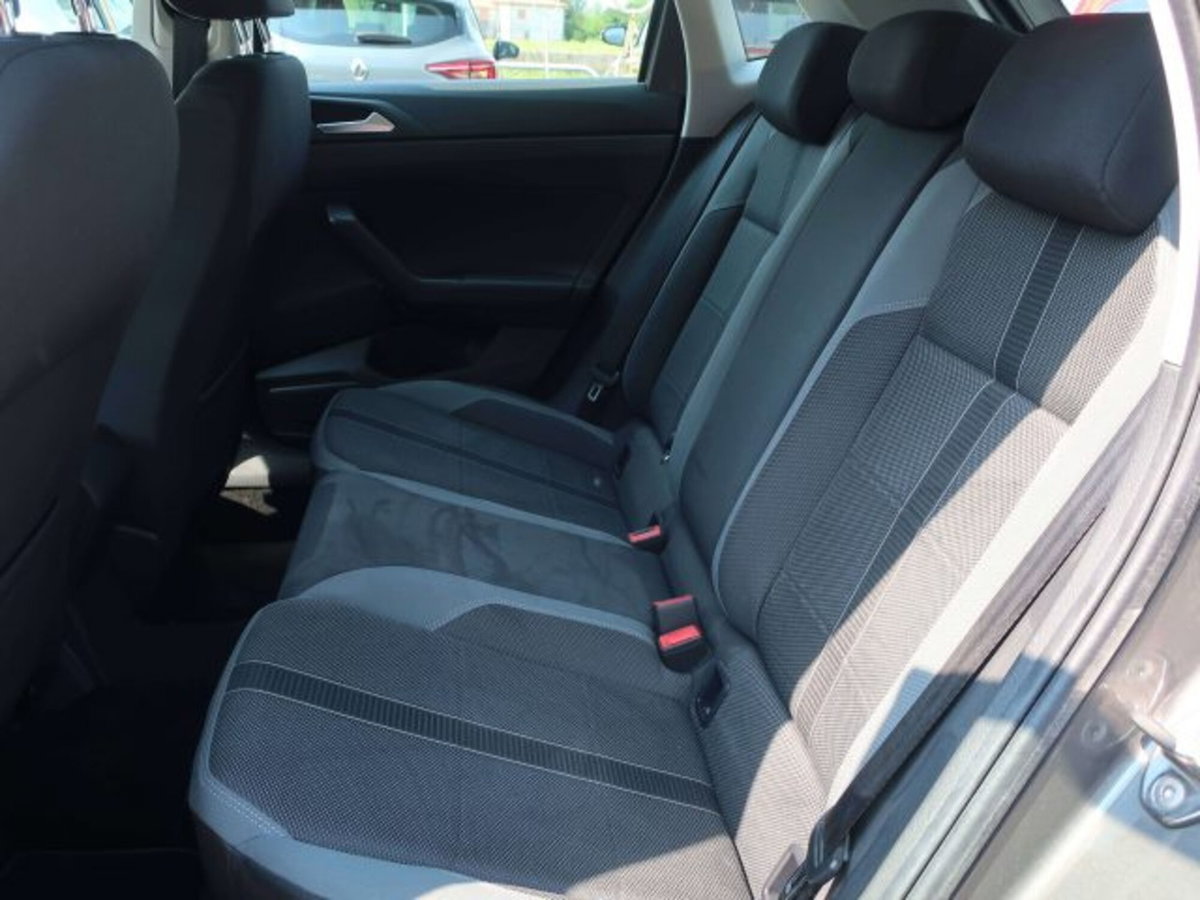 Volkswagen Polo 1.0 tsi R-Line 95cv (9)