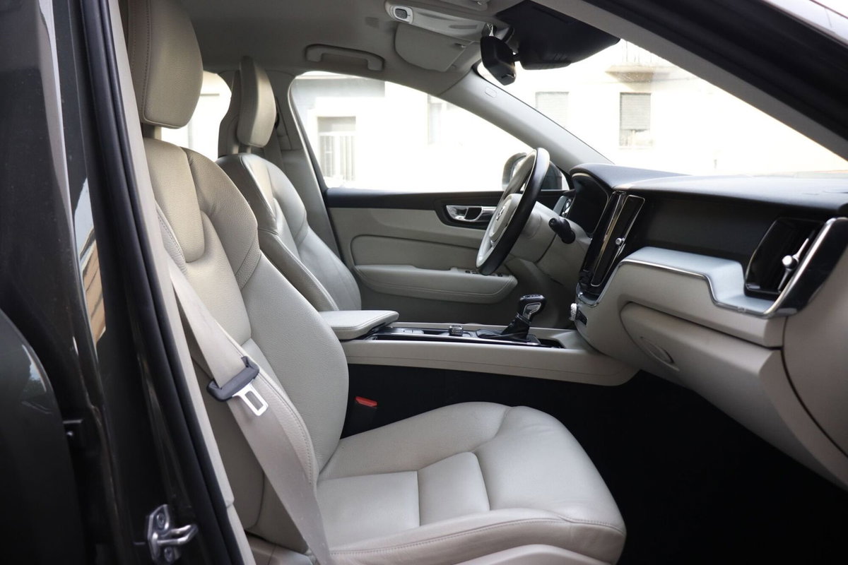 Volvo XC60 D4 AWD Geartronic Business (16)