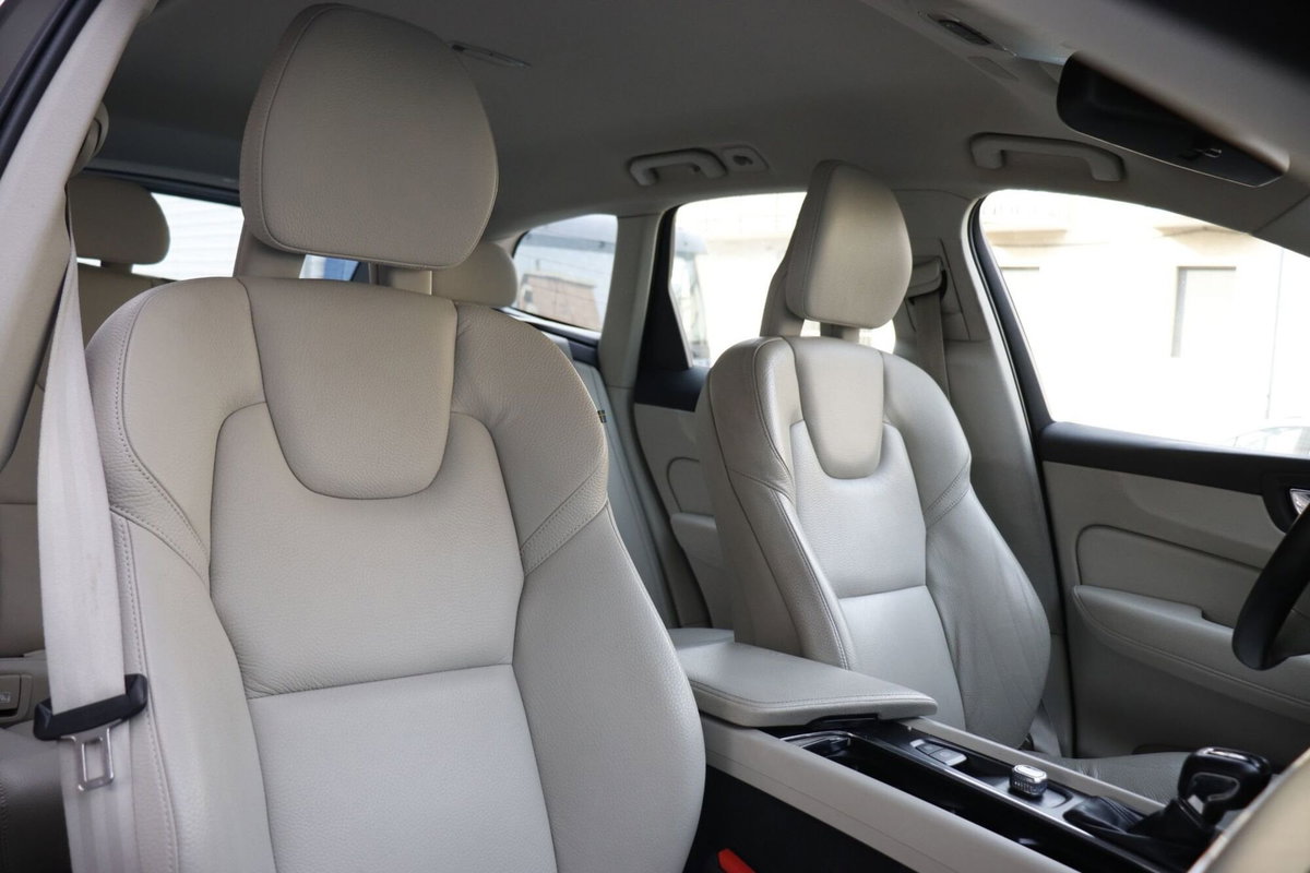 Volvo XC60 D4 AWD Geartronic Business (17)