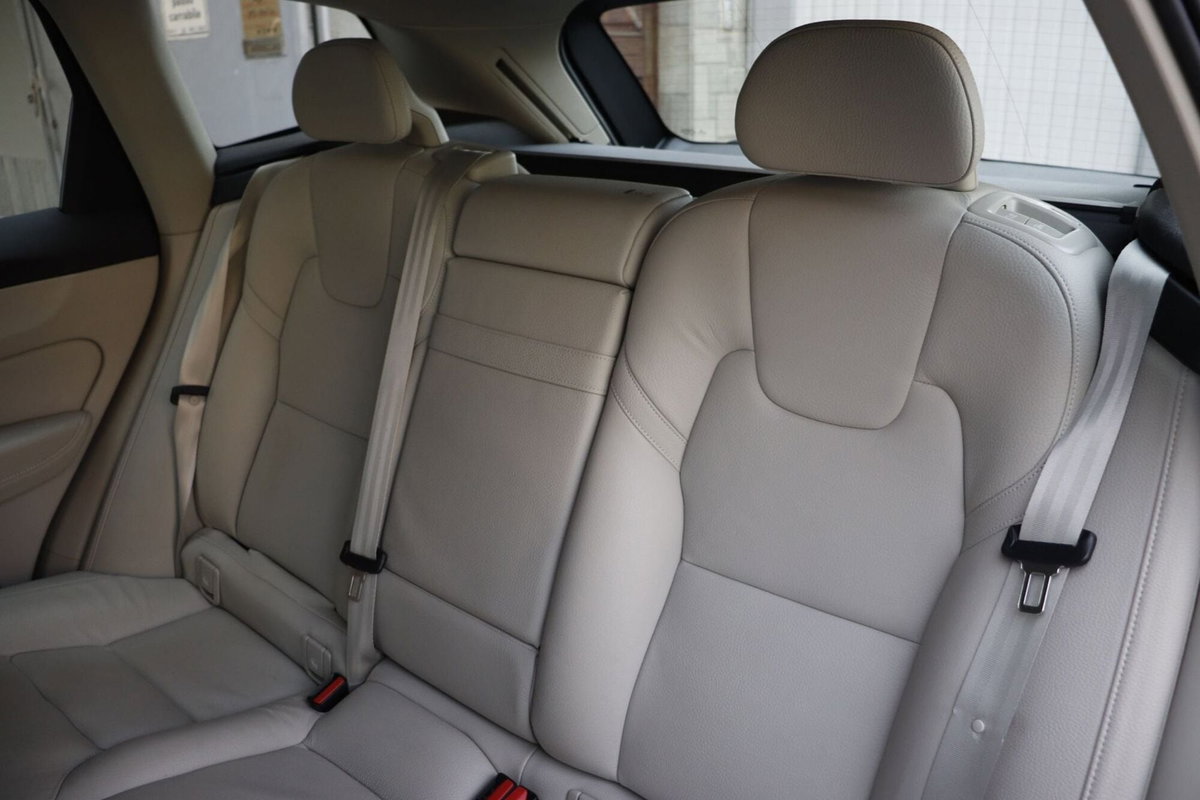 Volvo XC60 D4 AWD Geartronic Business (3)