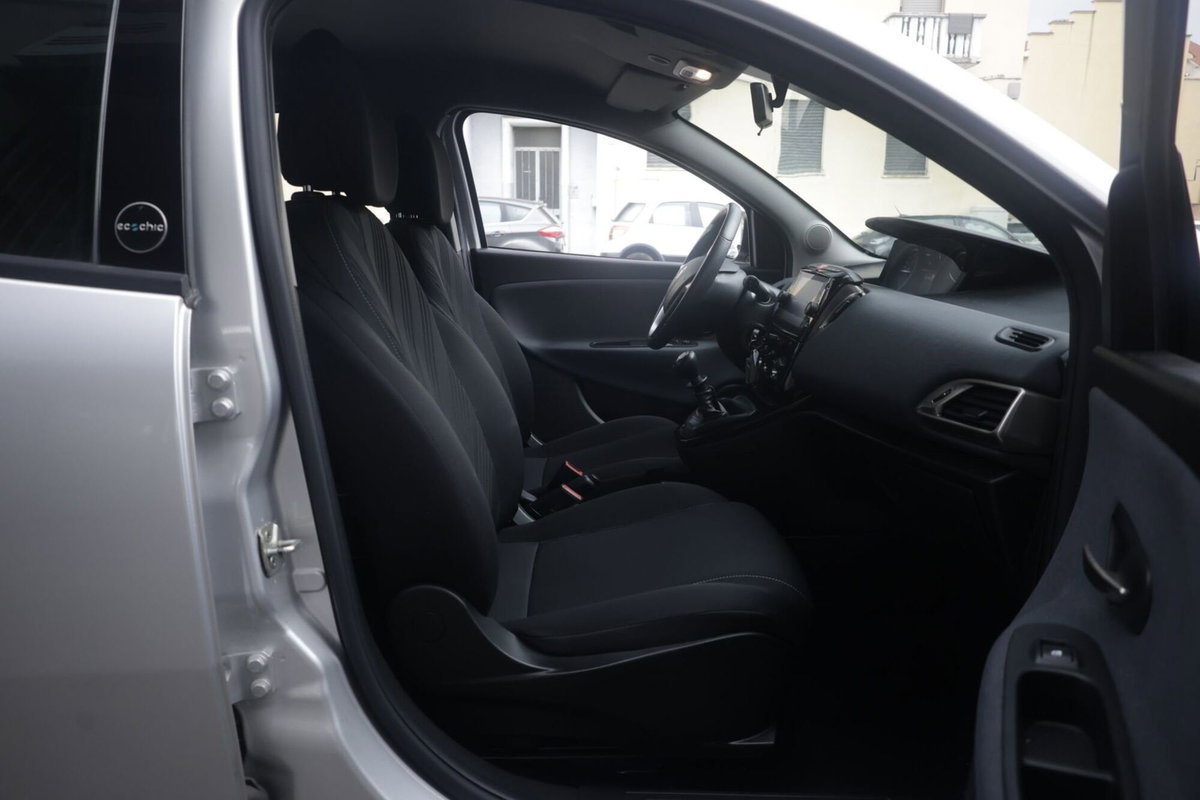 Lancia Ypsilon 1.0 FireFly 5 porte S&S Hybrid Gold Plus (11)