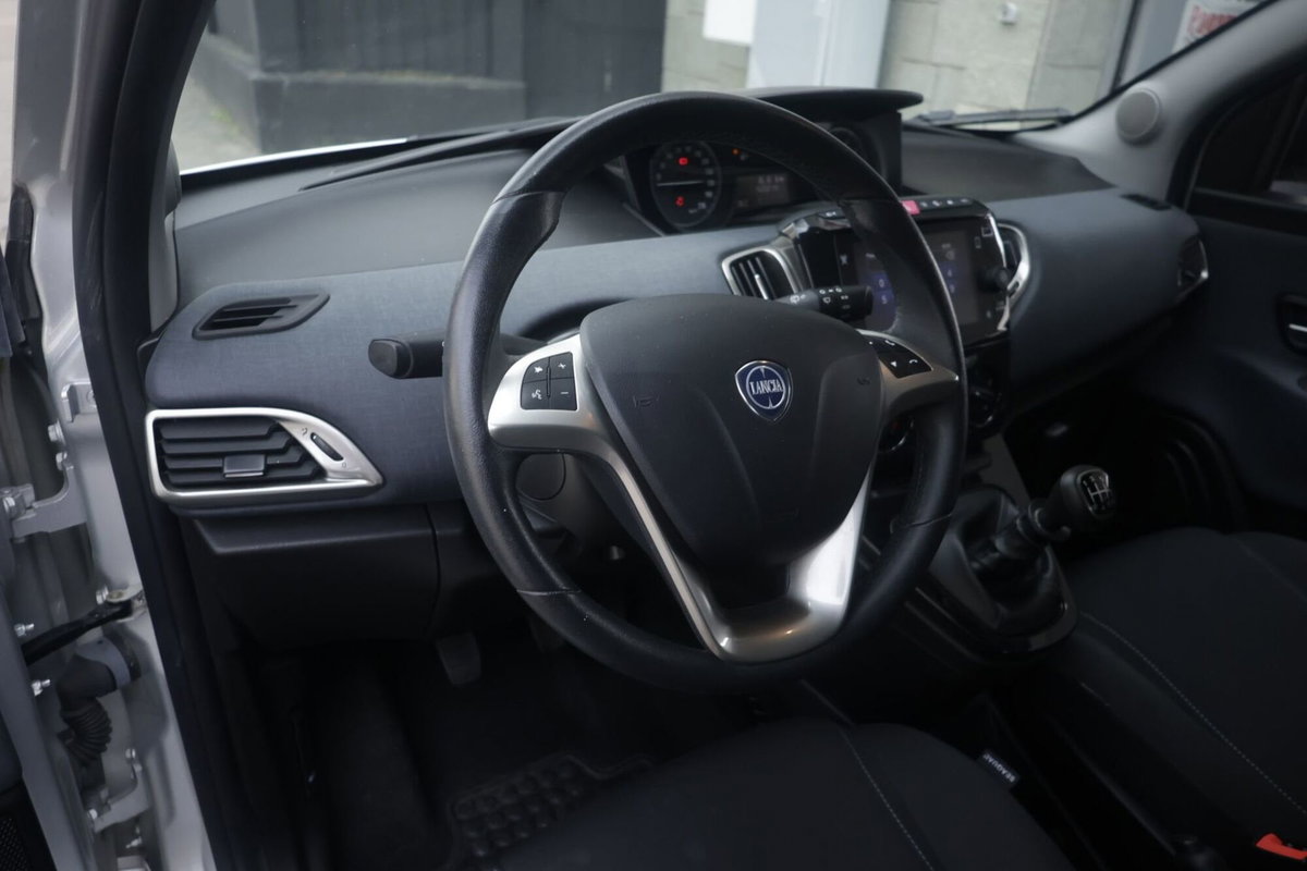 Lancia Ypsilon 1.0 FireFly 5 porte S&S Hybrid Gold Plus (14)