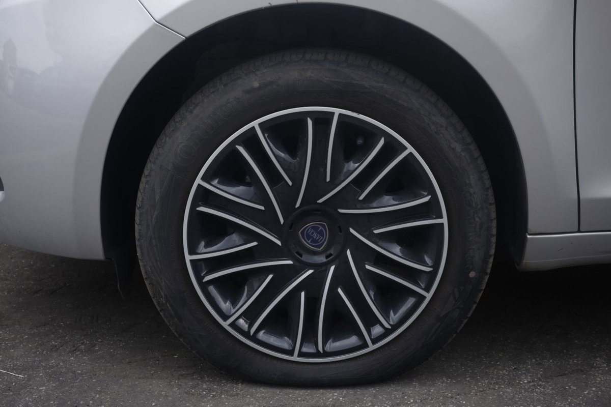 Lancia Ypsilon 1.0 FireFly 5 porte S&S Hybrid Gold Plus (5)