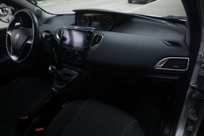 Lancia Ypsilon 1.0 FireFly 5 porte S&S Hybrid Gold Plus (9)
