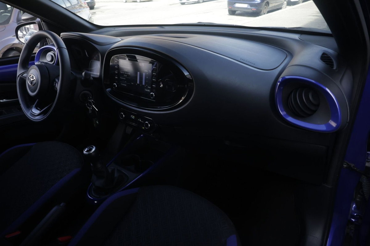 Toyota Aygo X 1.0 Lounge Air 72cv s-cvt (10)