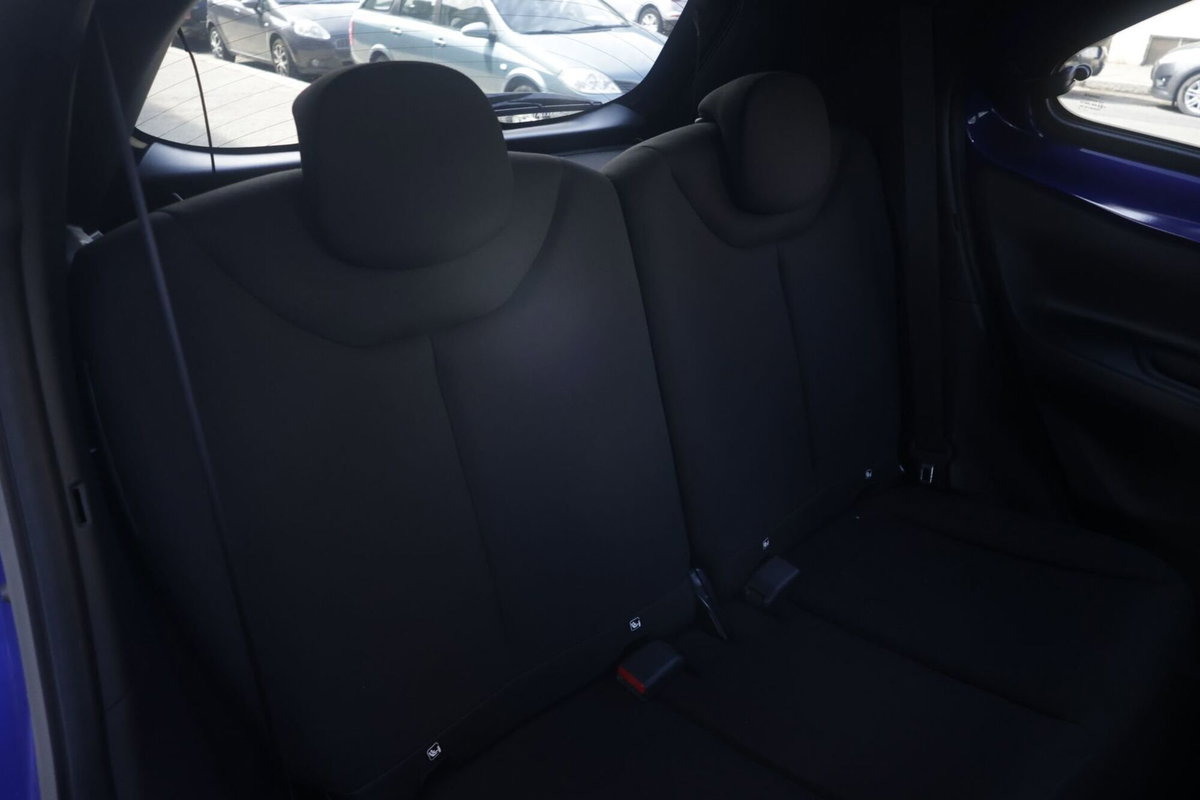 Toyota Aygo X 1.0 Lounge Air 72cv s-cvt (13)