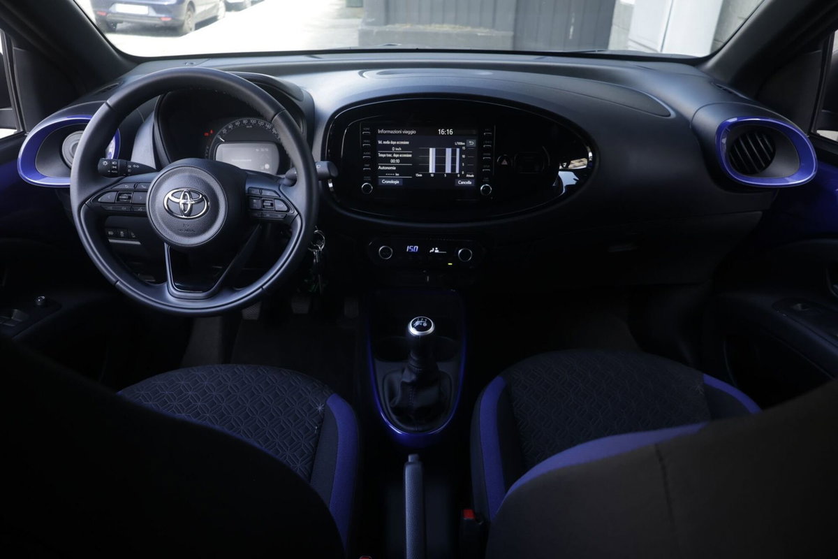 Toyota Aygo X 1.0 Lounge Air 72cv s-cvt (2)