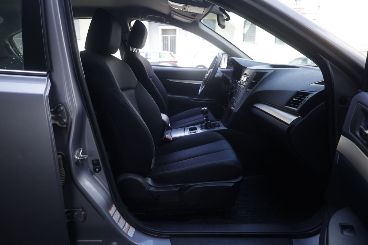 Subaru Legacy 2.0D Comfort (11)