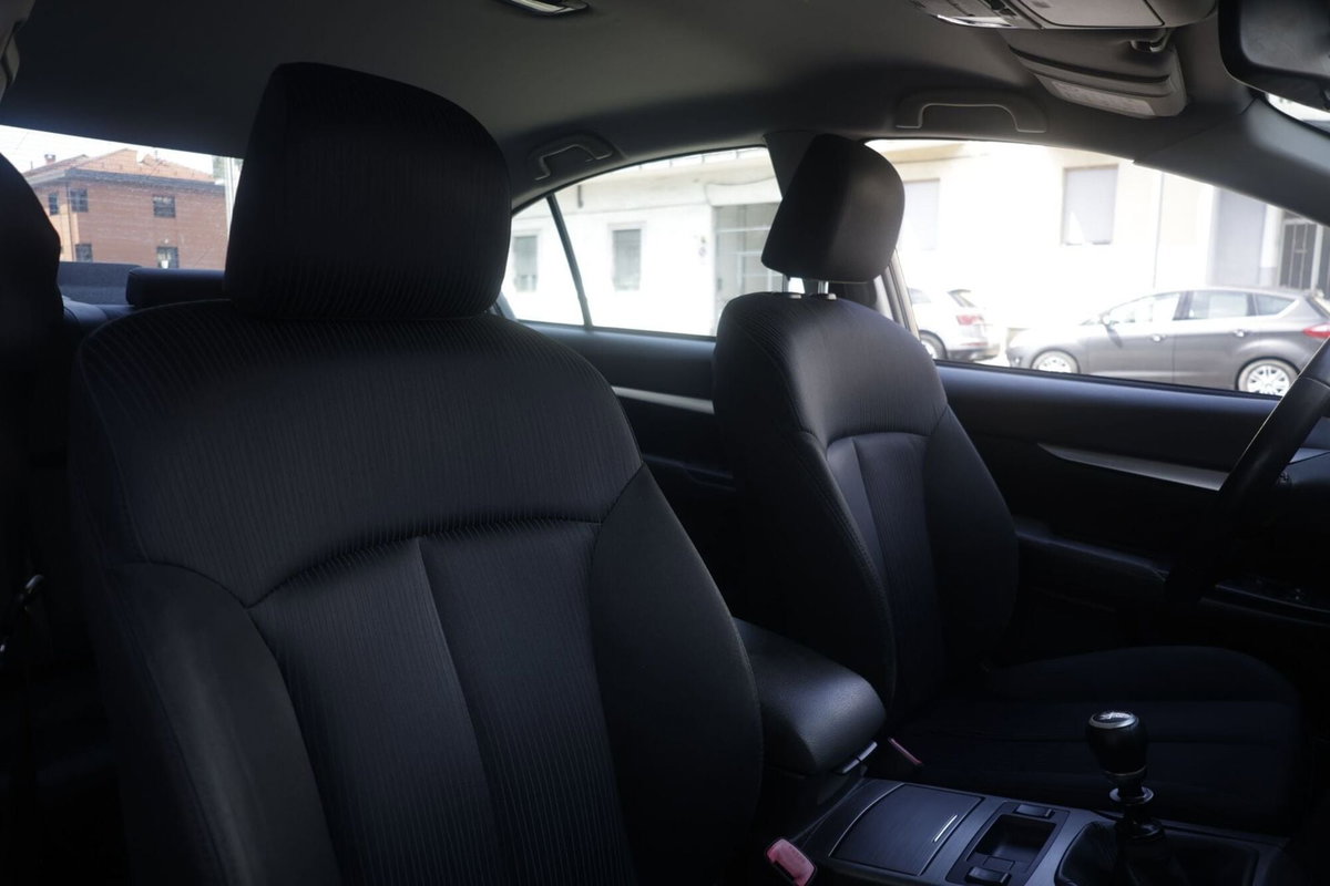 Subaru Legacy 2.0D Comfort (6)
