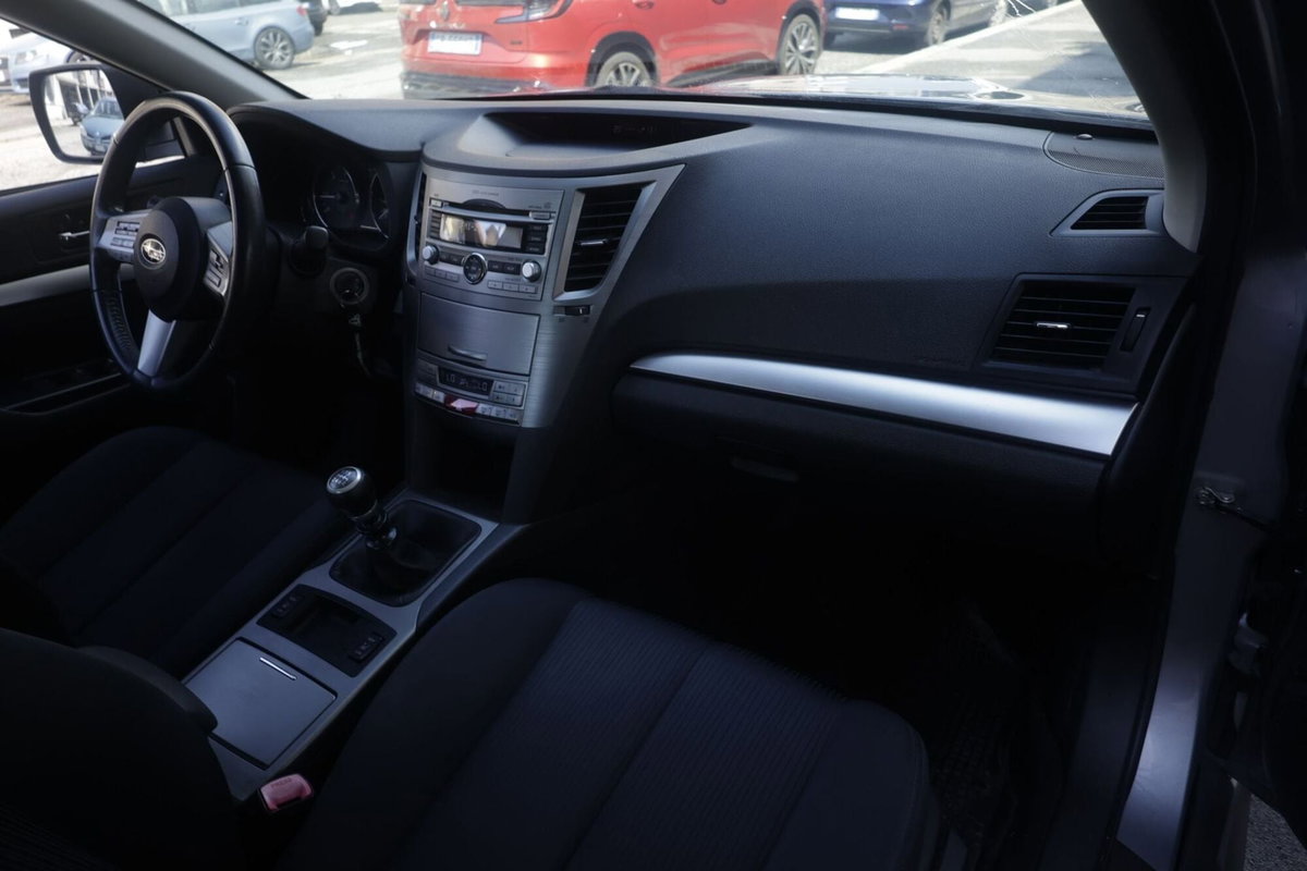 Subaru Legacy 2.0D Comfort (9)