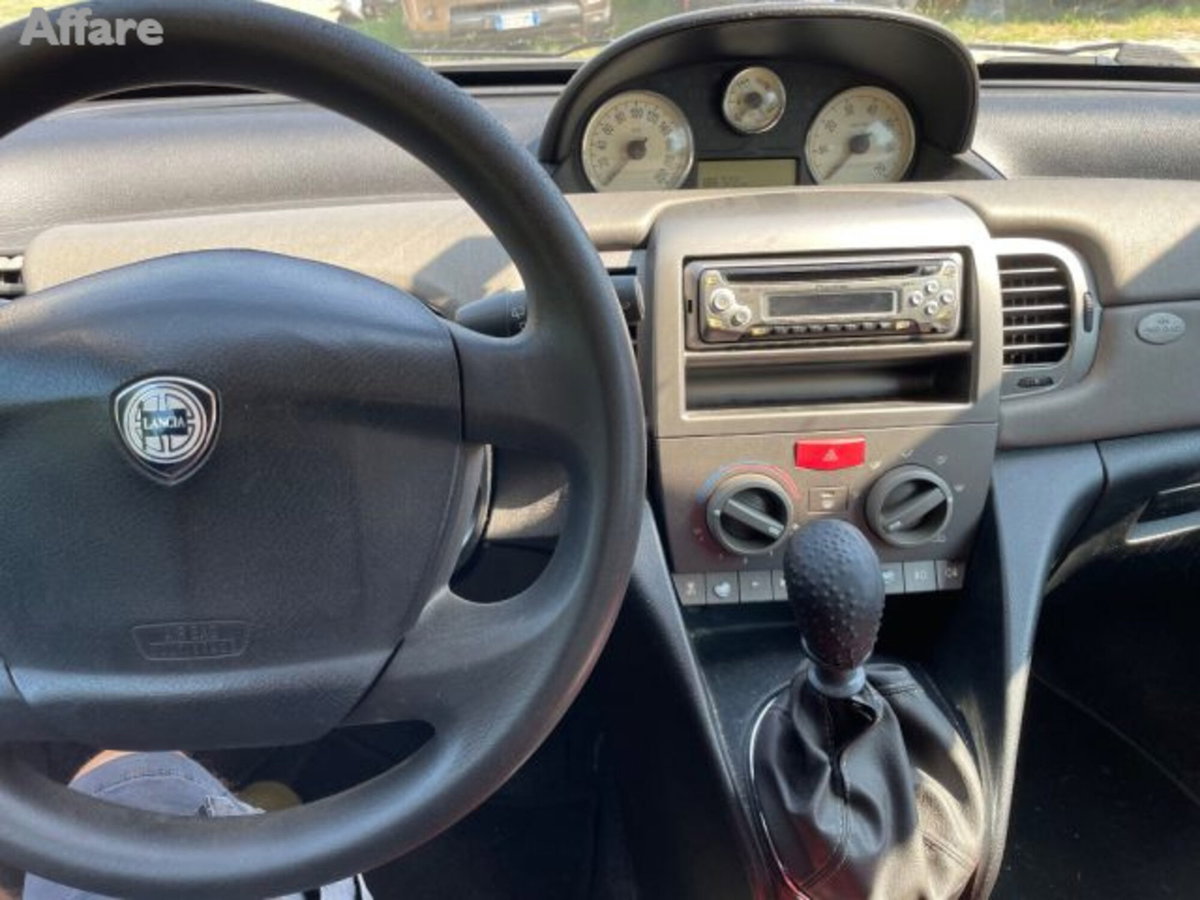Lancia Ypsilon 16V Argento (8)