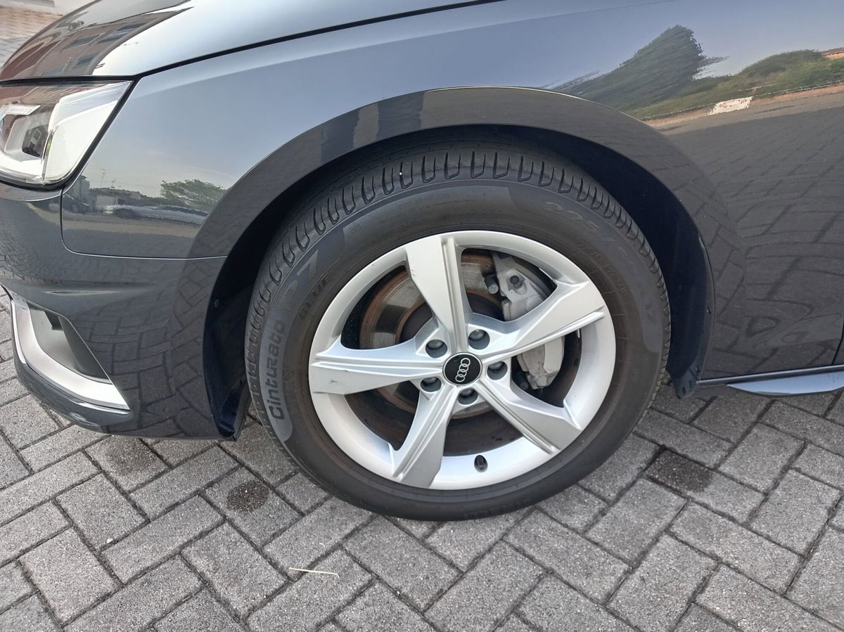 Audi A4 Avant 40 TDI S tronic Business (5)