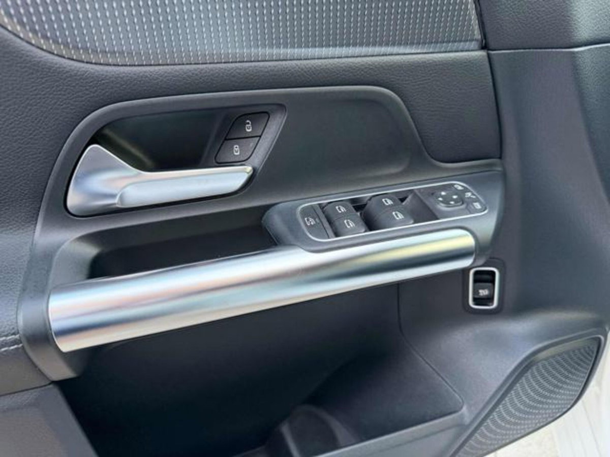 Mercedes-Benz Classe B 180 d Sport (7)