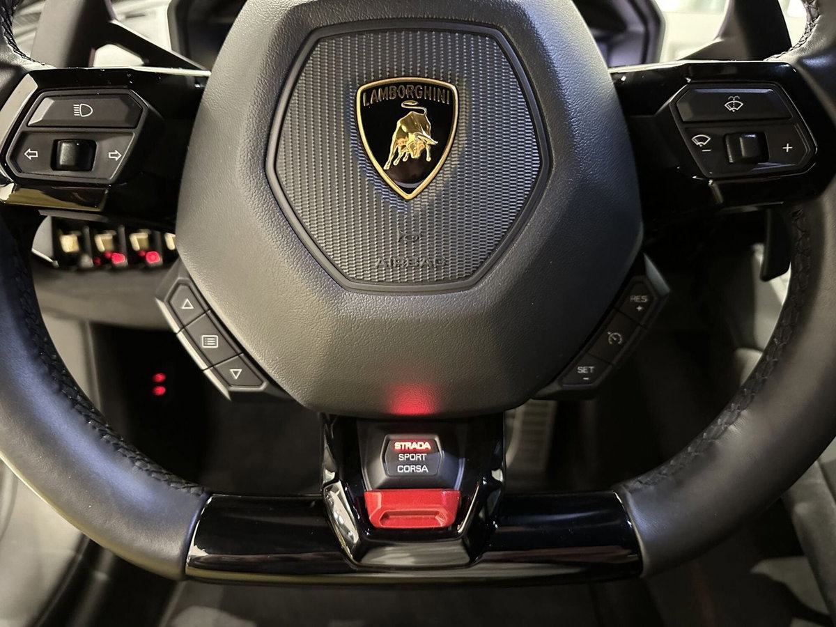 Lamborghini Huracán Coupé 5.2 V10 LP 610-4 Coupé (9)