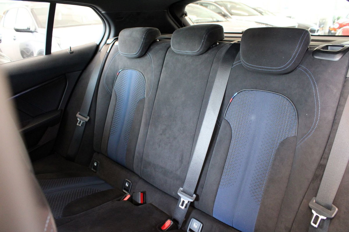 BMW Serie 1 5p. 120d xDrive 5p. Msport (9)