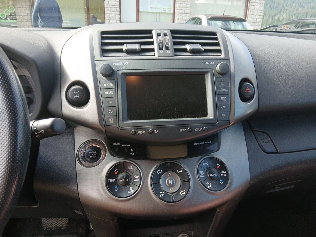 Toyota Rav4 D-4D 150 CV (12)