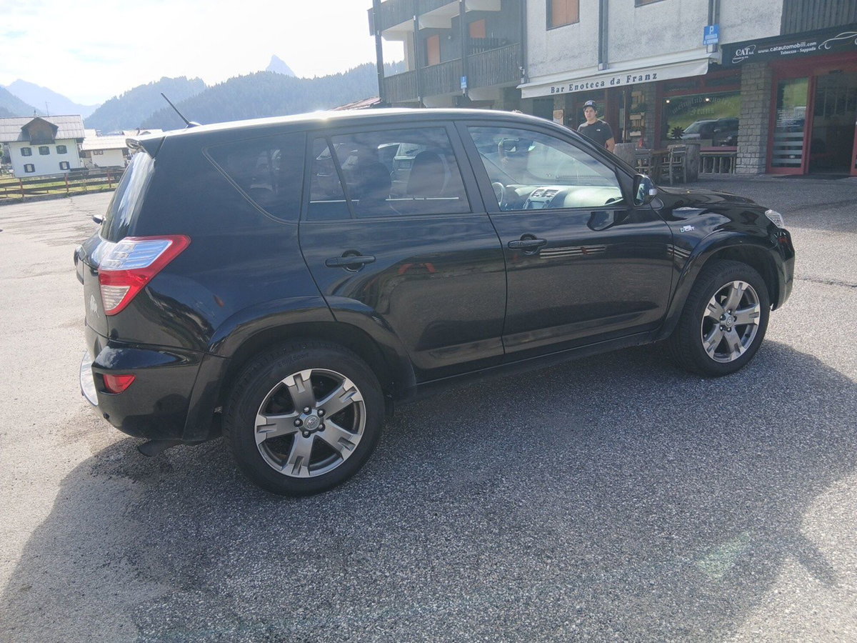 Toyota Rav4 D-4D 150 CV (6)