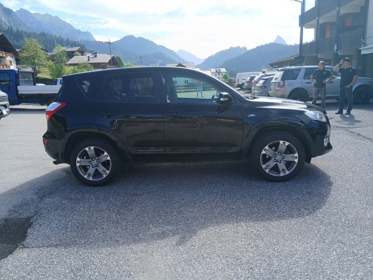 Toyota Rav4 D-4D 150 CV (7)