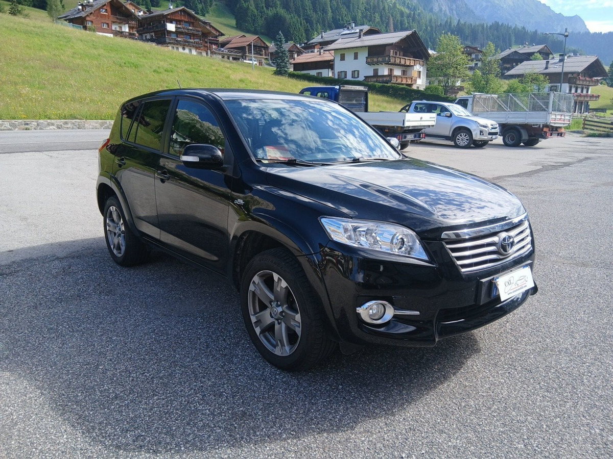 Toyota Rav4 D-4D 150 CV (8)