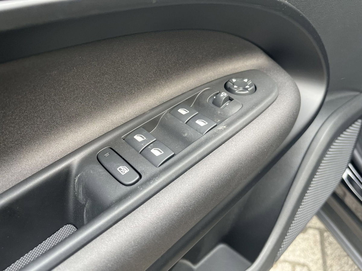 Alfa Romeo Junior 1.2 ibrida Speciale 145cv edct6 (11)