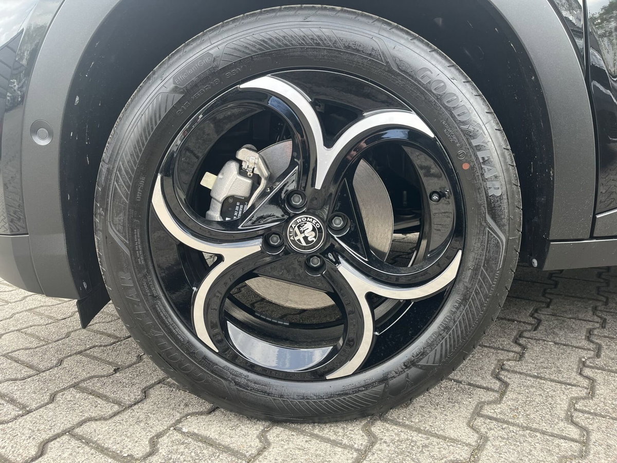 Alfa Romeo Junior 1.2 ibrida Speciale 145cv edct6 (9)