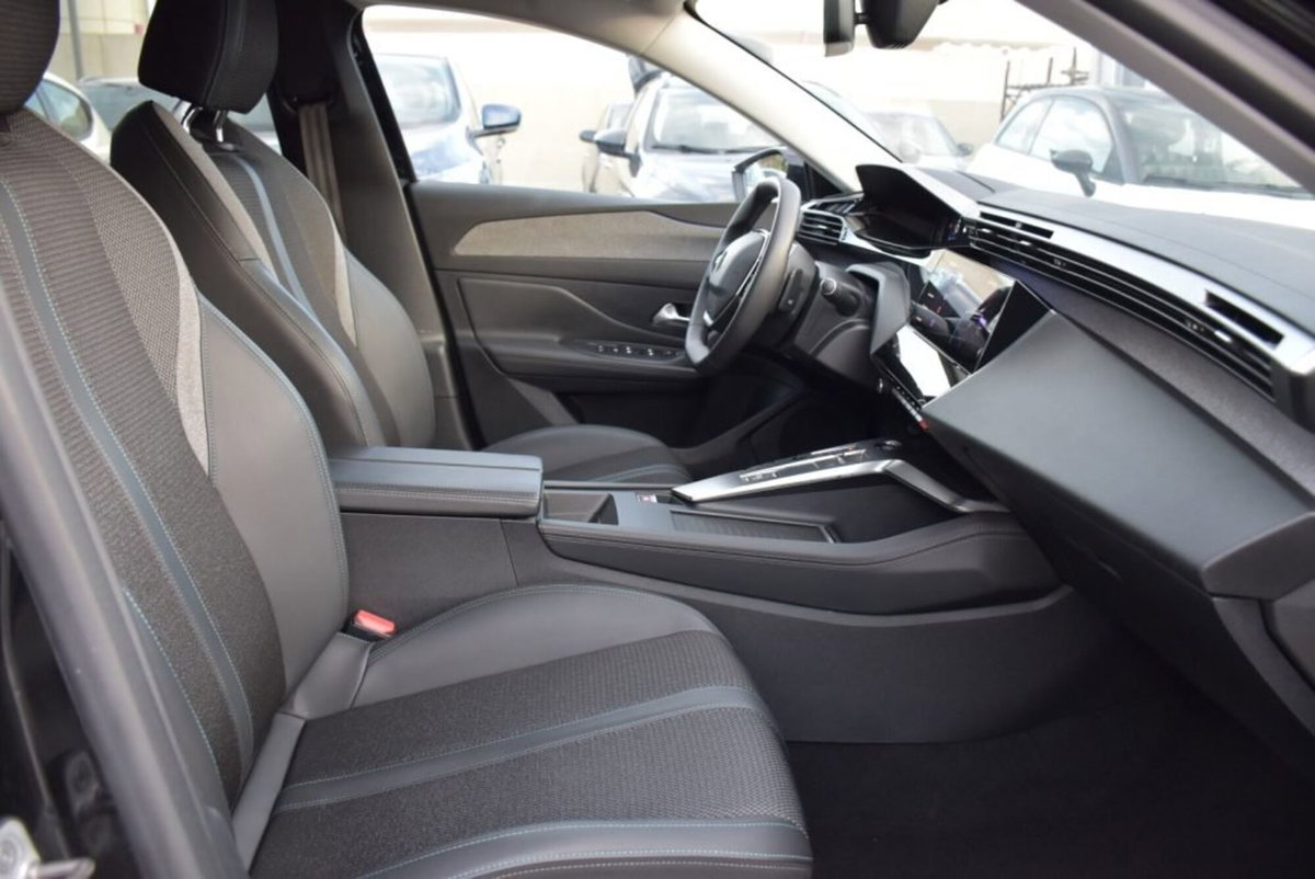 Peugeot 308 BlueHDi 130 S&S EAT8 Allure Pack (18)