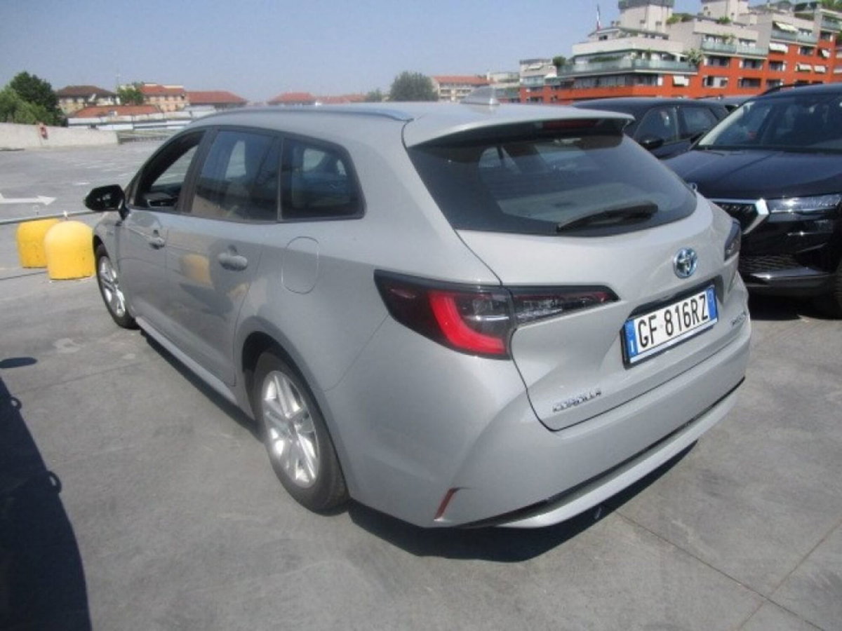 Toyota Corolla Touring Sports 1.8 Hybrid Business (2)
