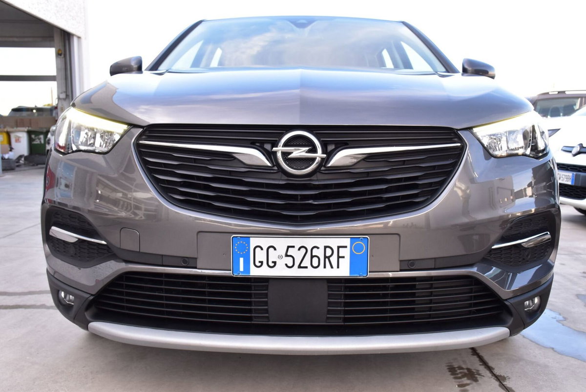 Opel Grandland 1.5 diesel Ecotec aut. Business Elegance (2)