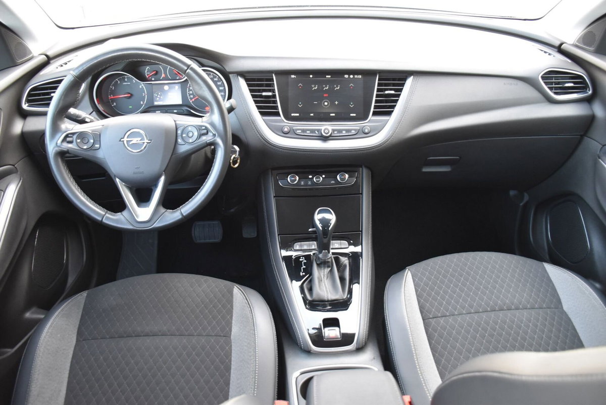 Opel Grandland 1.5 diesel Ecotec aut. Business Elegance (7)