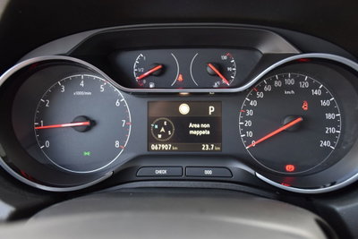 Opel Grandland 1.5 diesel Ecotec aut. Business Elegance (9)