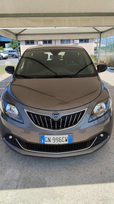 Lancia Ypsilon 1.0 FireFly 5 porte S&S Hybrid Ecochic Gold usata