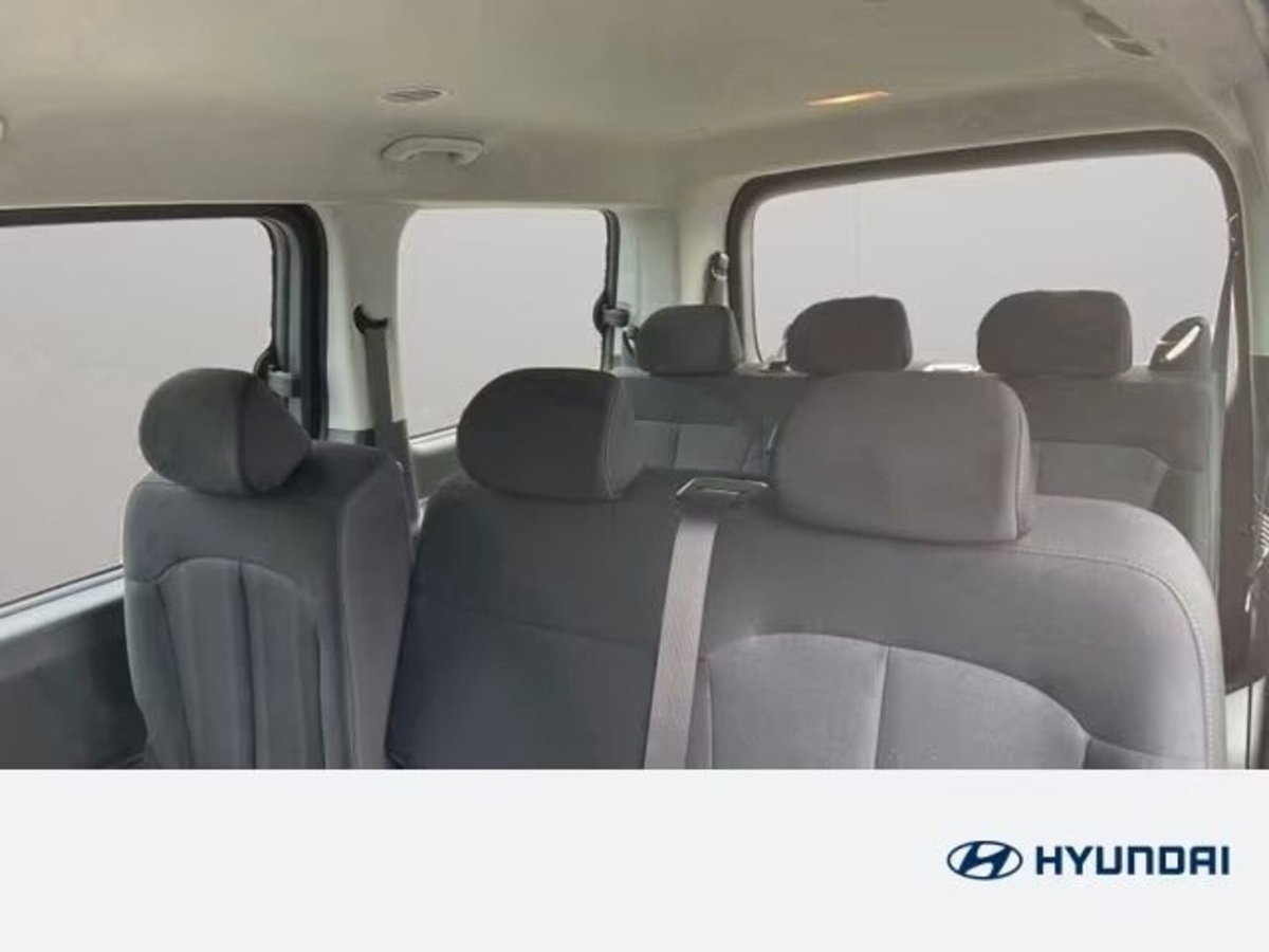 Hyundai Staria 1.6 hev 2wd auto (11)