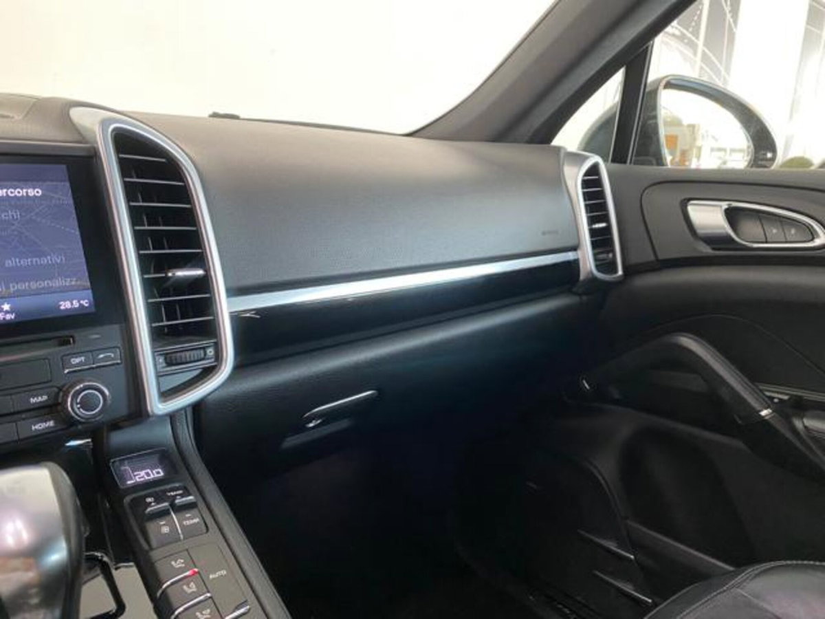 Porsche Cayenne 3.0 Diesel Platinum Edition (16)