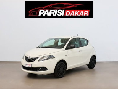 Lancia Ypsilon 1.0 FireFly 5 porte S&S Hybrid Ecochic Silver usata