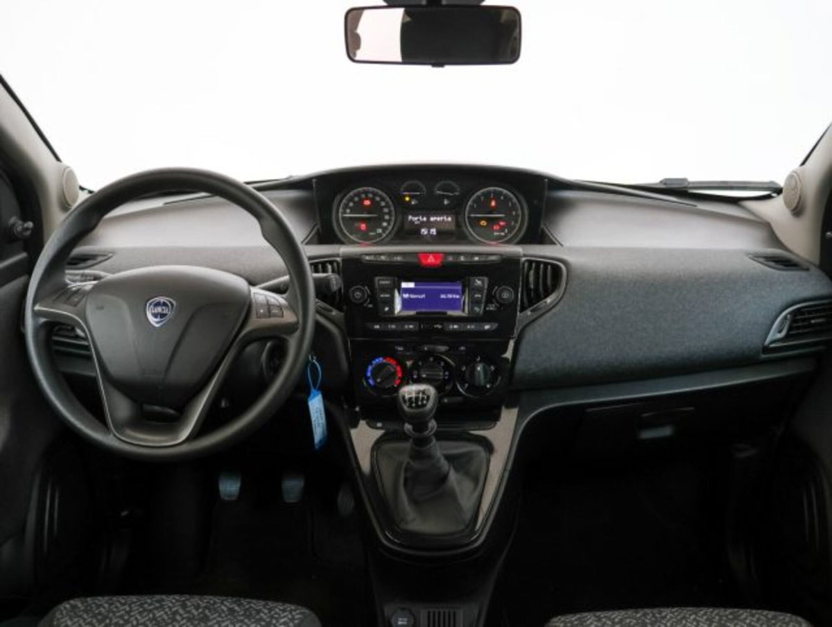 Lancia Ypsilon 1.0 FireFly 5 porte S&S Hybrid Ecochic Silver (13)