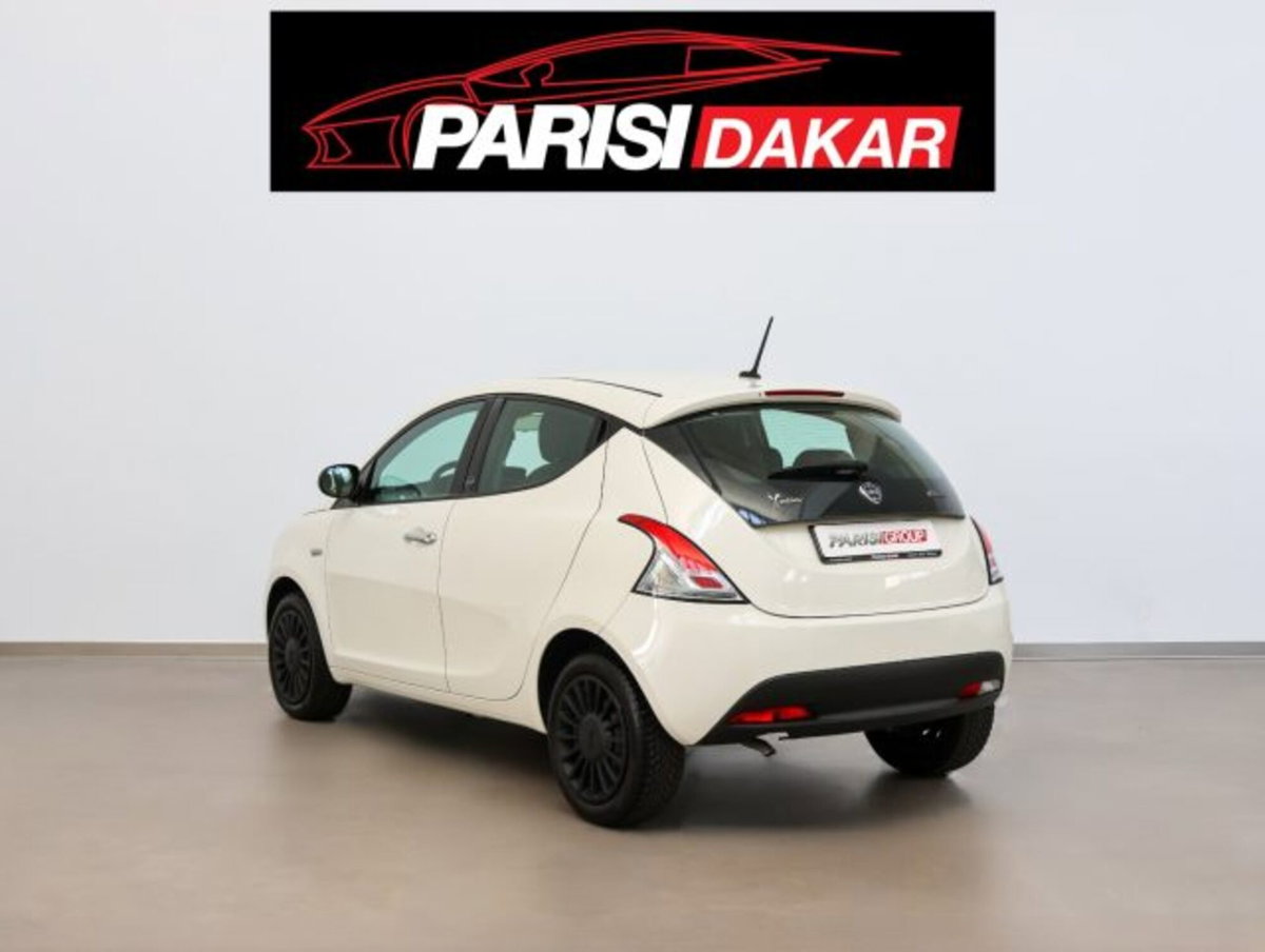 Lancia Ypsilon 1.0 FireFly 5 porte S&S Hybrid Ecochic Silver (4)