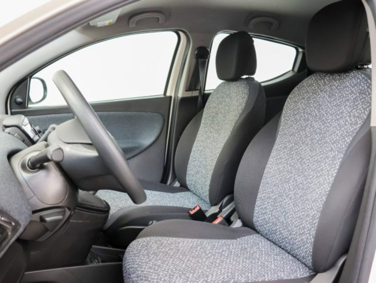 Lancia Ypsilon 1.0 FireFly 5 porte S&S Hybrid Ecochic Silver (8)