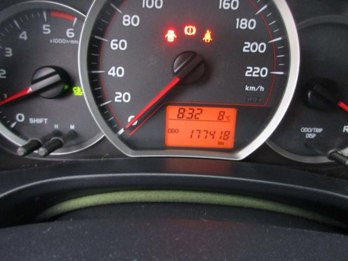 Toyota Yaris 1.D-4D 5 porte Lounge (15)