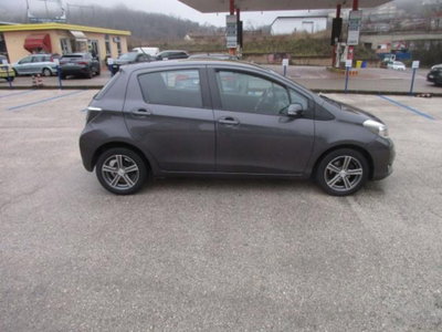 Toyota Yaris 1.D-4D 5 porte Lounge (3)