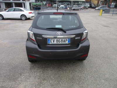 Toyota Yaris 1.D-4D 5 porte Lounge (6)